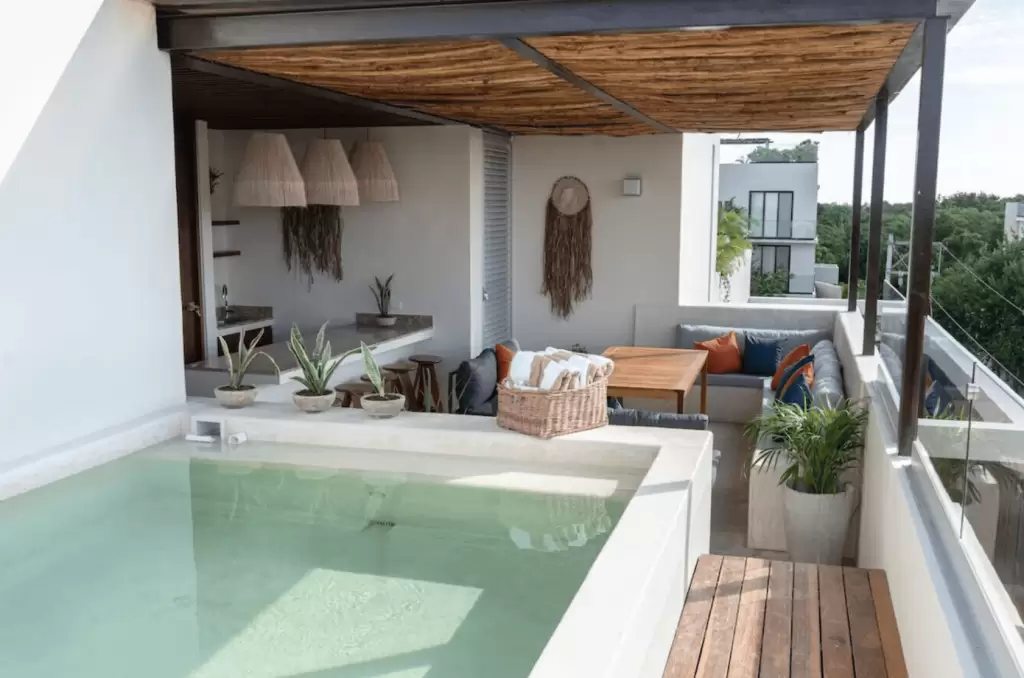 Toit terrasse moderne avec piscine